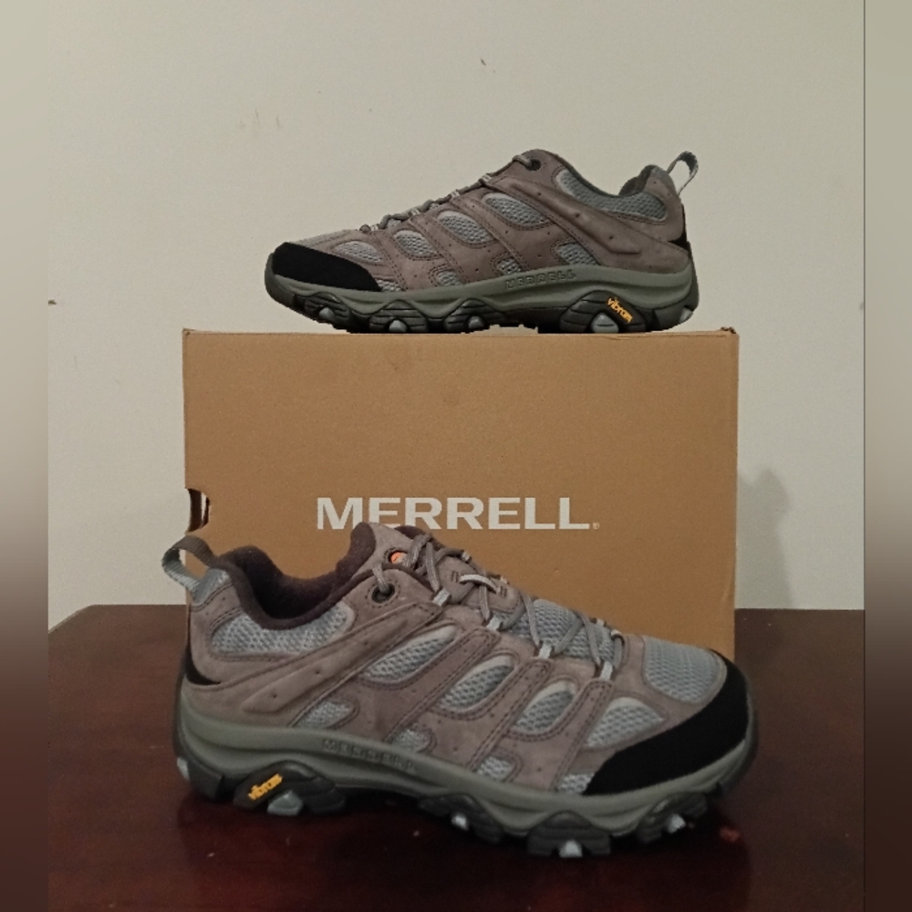 Women's Merrel Moab 3 Hiking Shoe Size 11 NIB